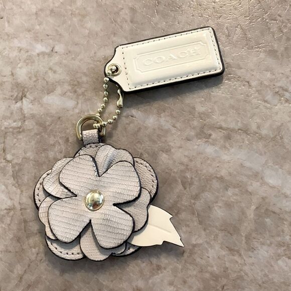 COACH  White/Cream Tea Rose Keychain - Picture 1 of 4